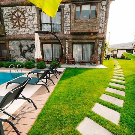 Pupa Alacati Butik Hotel