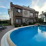 Pupa Alaçatı Butik Hotel *