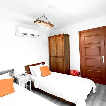 Pupa Alacati Butik Hotel *