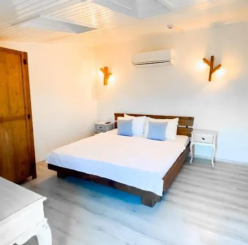Pupa Alacati Butik Cesme